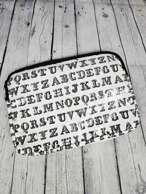 GISELA GRAHAM LONDON | alphabet letter zip laptop case